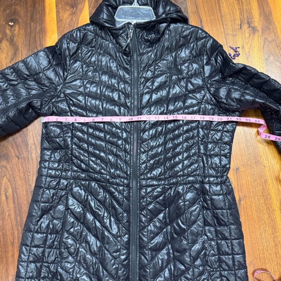Northface women’s xl long thermoball black - Picture 9 of 10